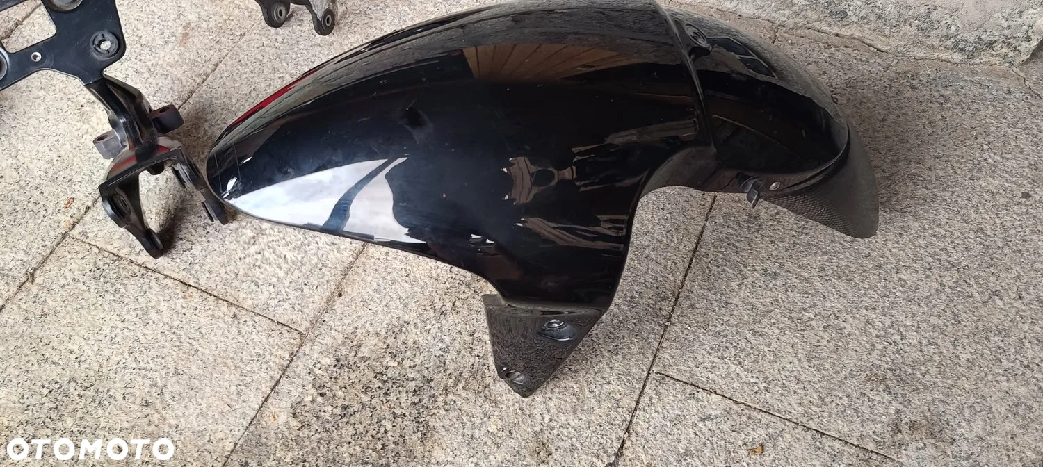 TRIUMPH STREET TRIPLE 675 OWIEWKA CZASZA SZYBA 15 - 10