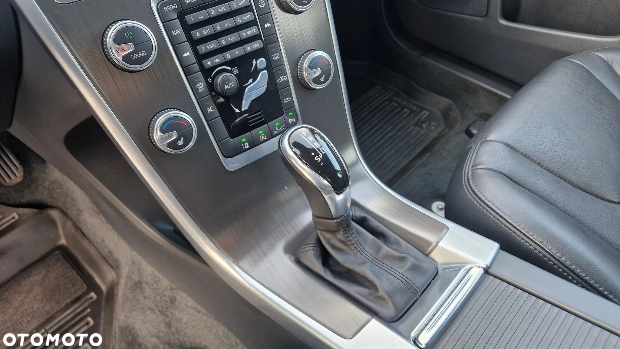 Volvo XC 60 D4 Geartronic Momentum - 19