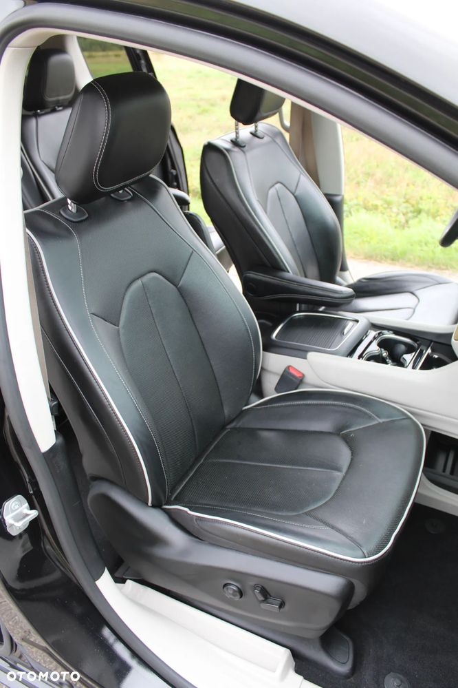 Chrysler Pacifica - 23