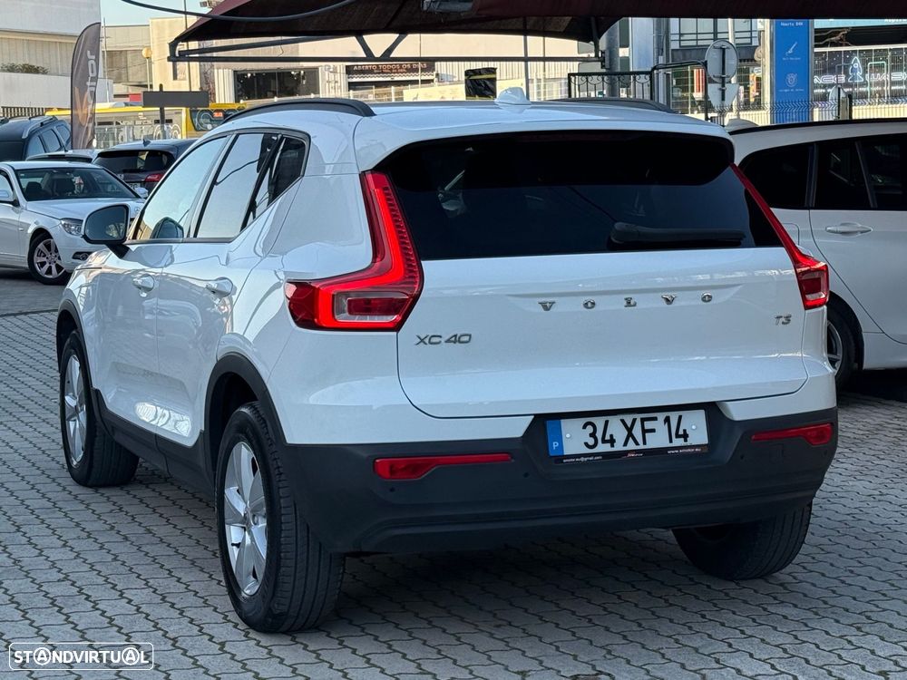 Volvo XC 40 1.5 T3 Momentum Tech Edition - 3