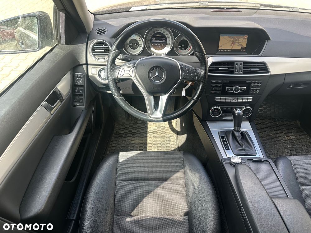 Mercedes-Benz Klasa C 180 CGI Automatik BlueEFFICIENCY Avantgarde - 30