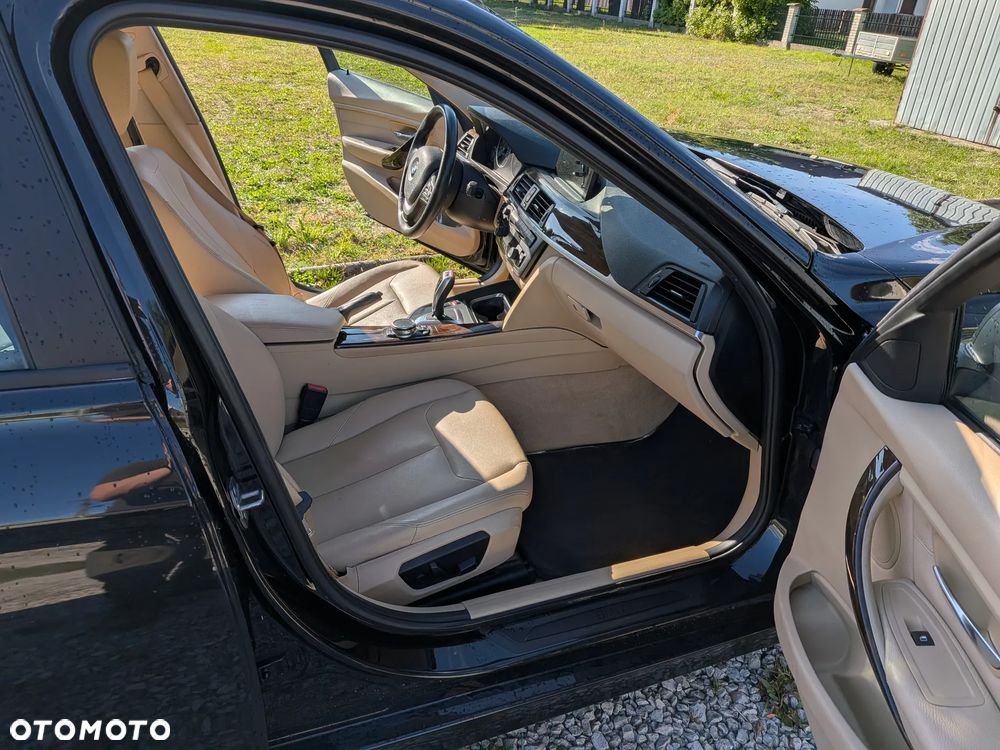 BMW Seria 3 328i xDrive Luxury Line - 11