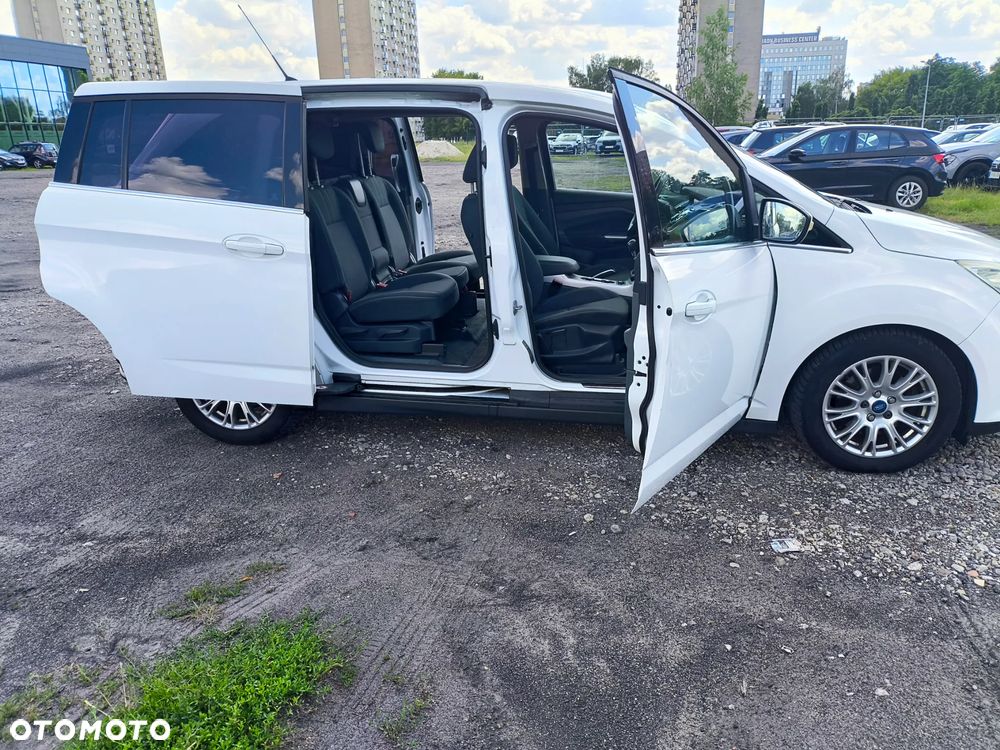 Ford Grand C-MAX - 11