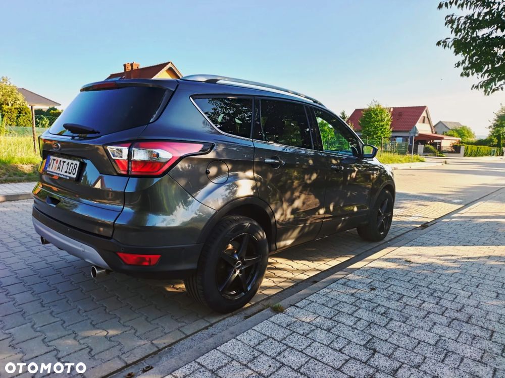 Ford Kuga 2.0 TDCi 2x4 Titanium - 4