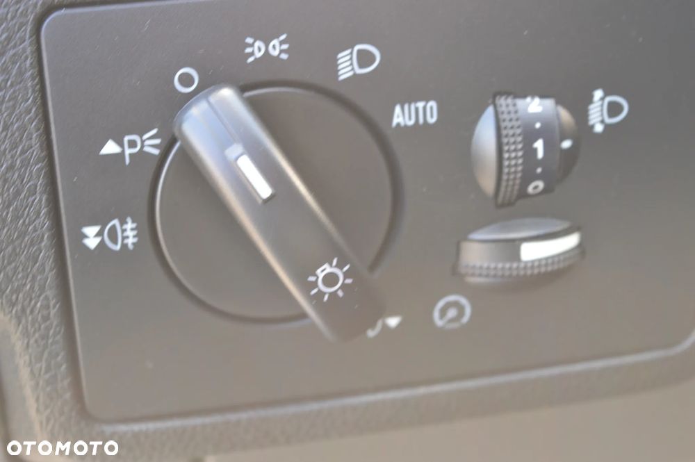 Ford Kuga 2.0 TDCi 2x4 Titanium - 21