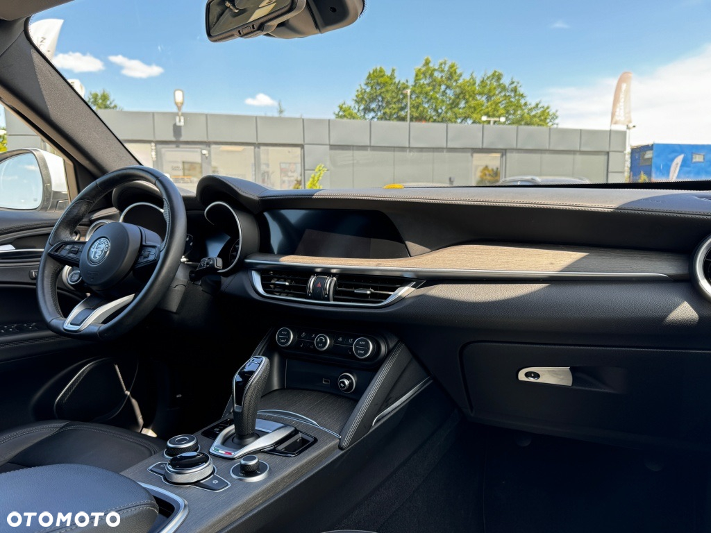 Alfa Romeo Stelvio 2.0 Turbo 16V AT8-Q4 Ti - 12