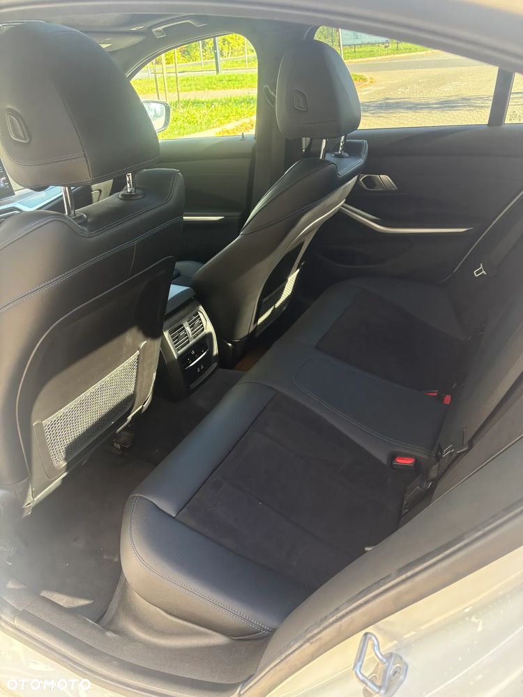 BMW Seria 3 318i M Sport sport - 24