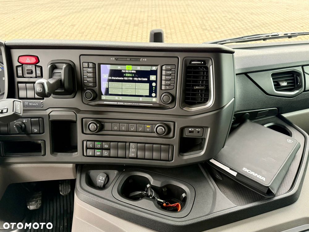 Scania P320 / PLATFORMA / NOWY / 5 TYŚ KM / SYPIALKA / 2023 ROK / CAŁA NA PODUSZKACH / 7.7 M DŁUGOŚCI / LAWETA / DO PRZEWOZU MASZYN ROLNICZYCH ITP - 32