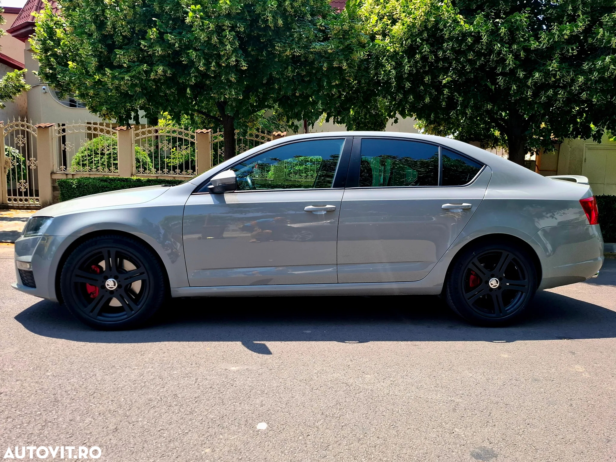 Skoda Octavia 2.0 TDI DSG RS - 2