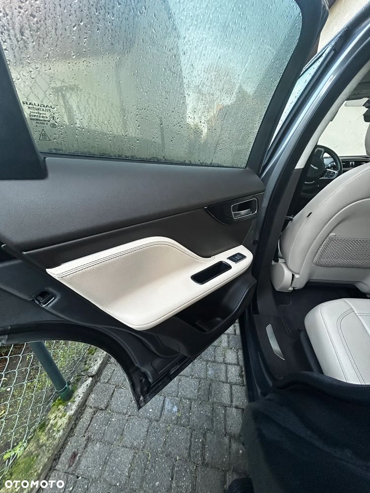 Jaguar F-Pace P250 AWD - 19