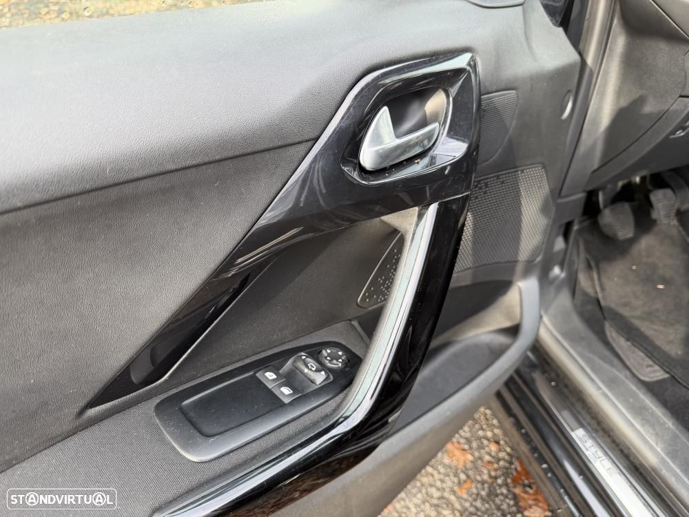 Peugeot 208 1.4 HDi Active - 17