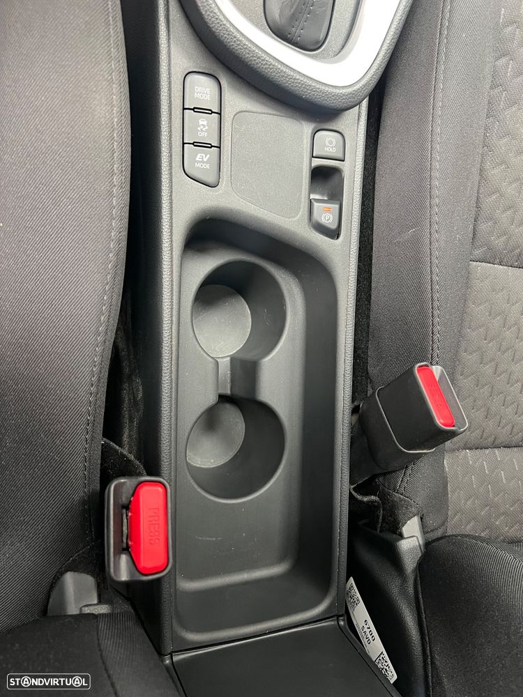 Toyota Yaris Cross 1.5 HDF Comfort Plus - 33