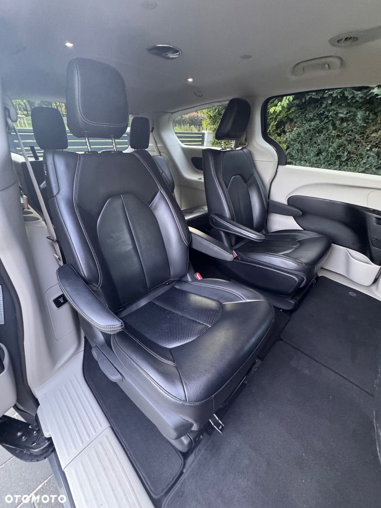 Chrysler Pacifica - 34