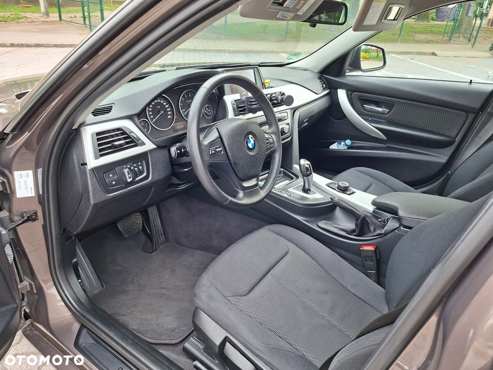 BMW Seria 3 320i - 14