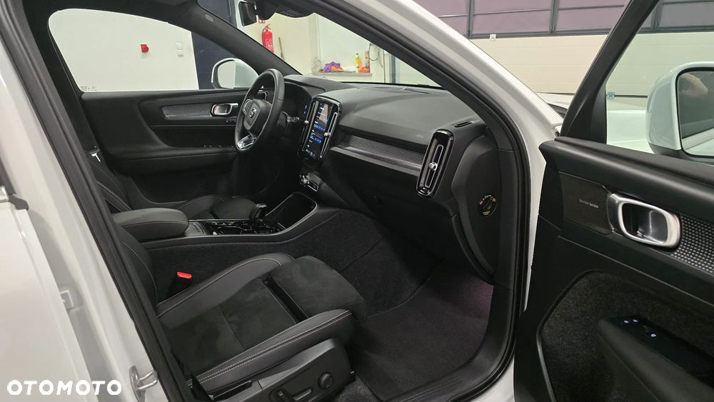 Volvo XC 40 B3 B DKG Ultra Black Edition - 8