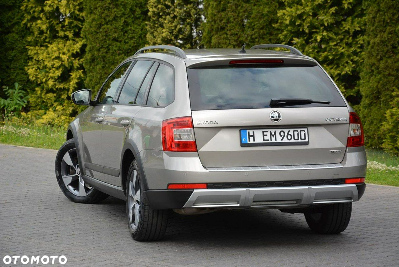Skoda Octavia Combi 2.0 TDI 4x4 DSG Scout - 8
