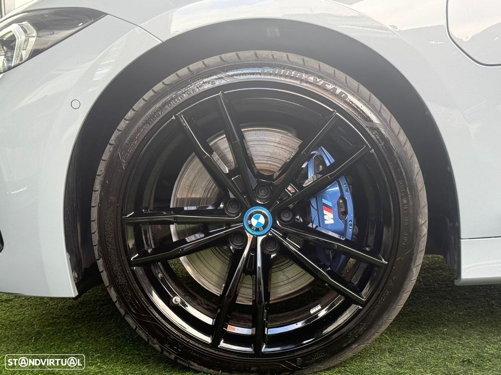 BMW 330 e Pack Desportivo M Auto - 37
