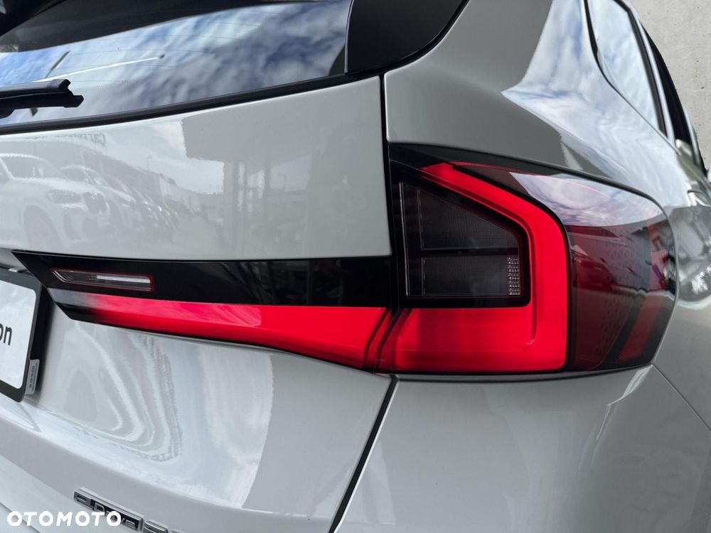 BMW iX1 eDrive20 66.5kWh M Sport - 29