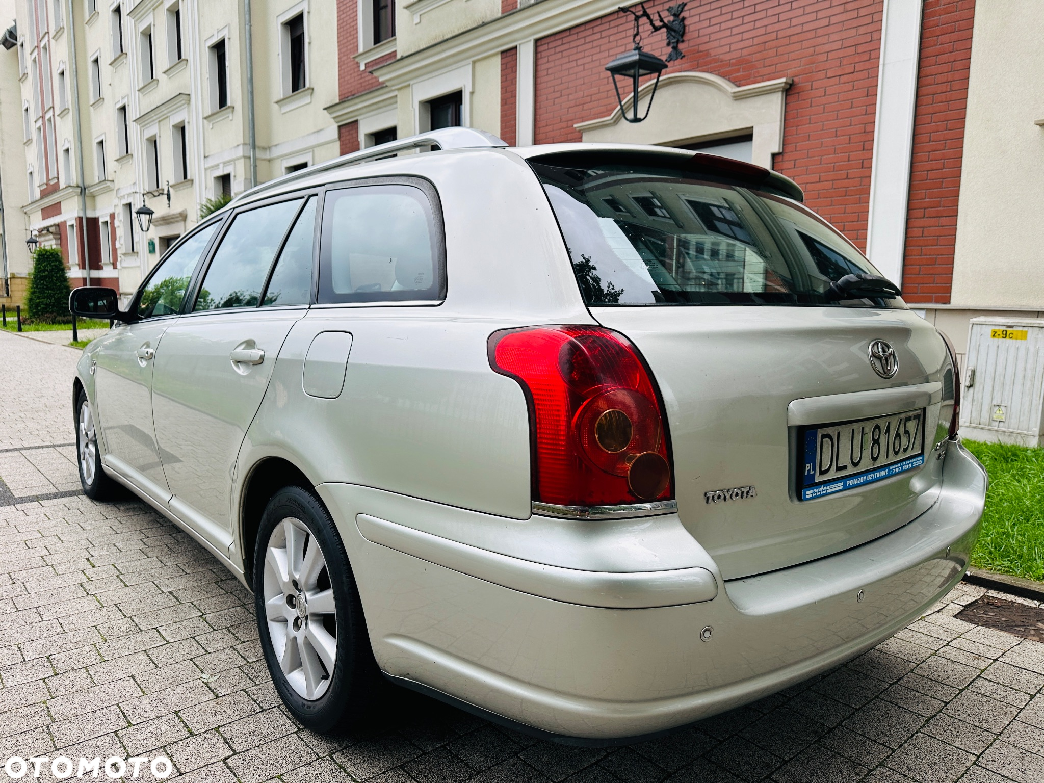 Toyota Avensis 2.0 D-4D High - 8