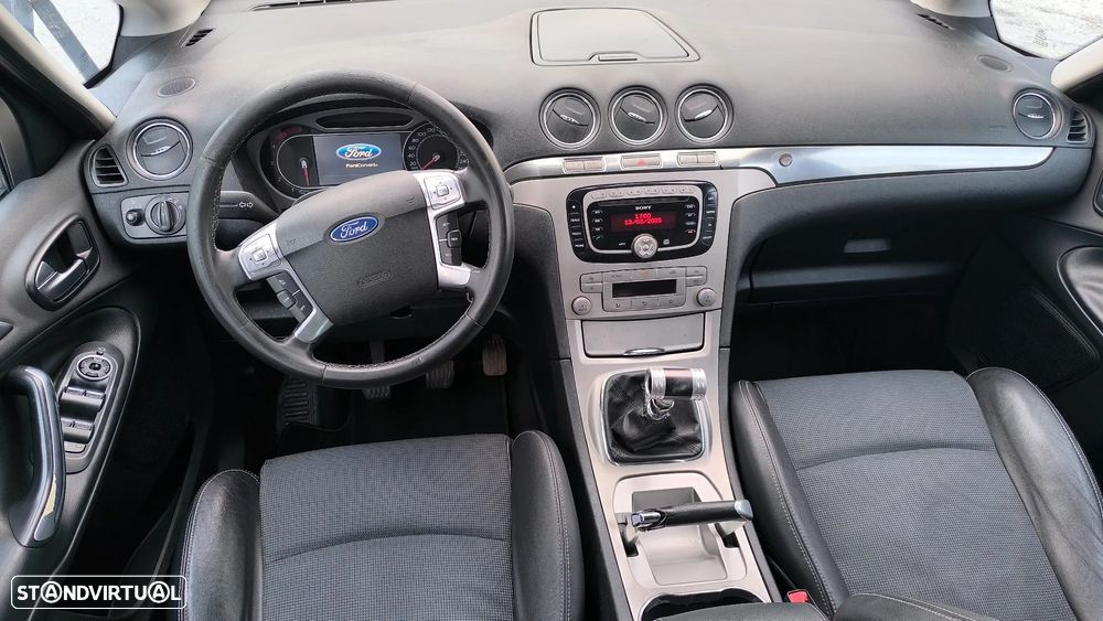 Ford S-Max 1.8 TDCi Titanium 7L - 32