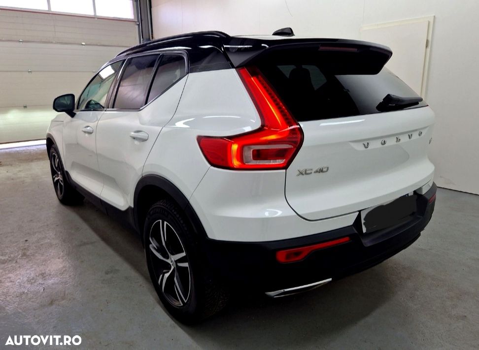 Volvo XC 40 D4 AWD R-Design - 3