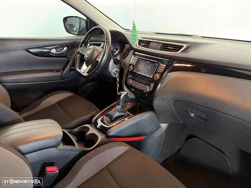 Nissan Qashqai 1.5 dCi N-Connecta J17 DCT - 28