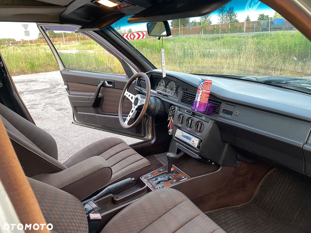 Mercedes-Benz W201 (190) - 12