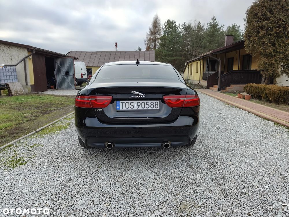 Jaguar XE 2.0 D AWD Portfolio - 6