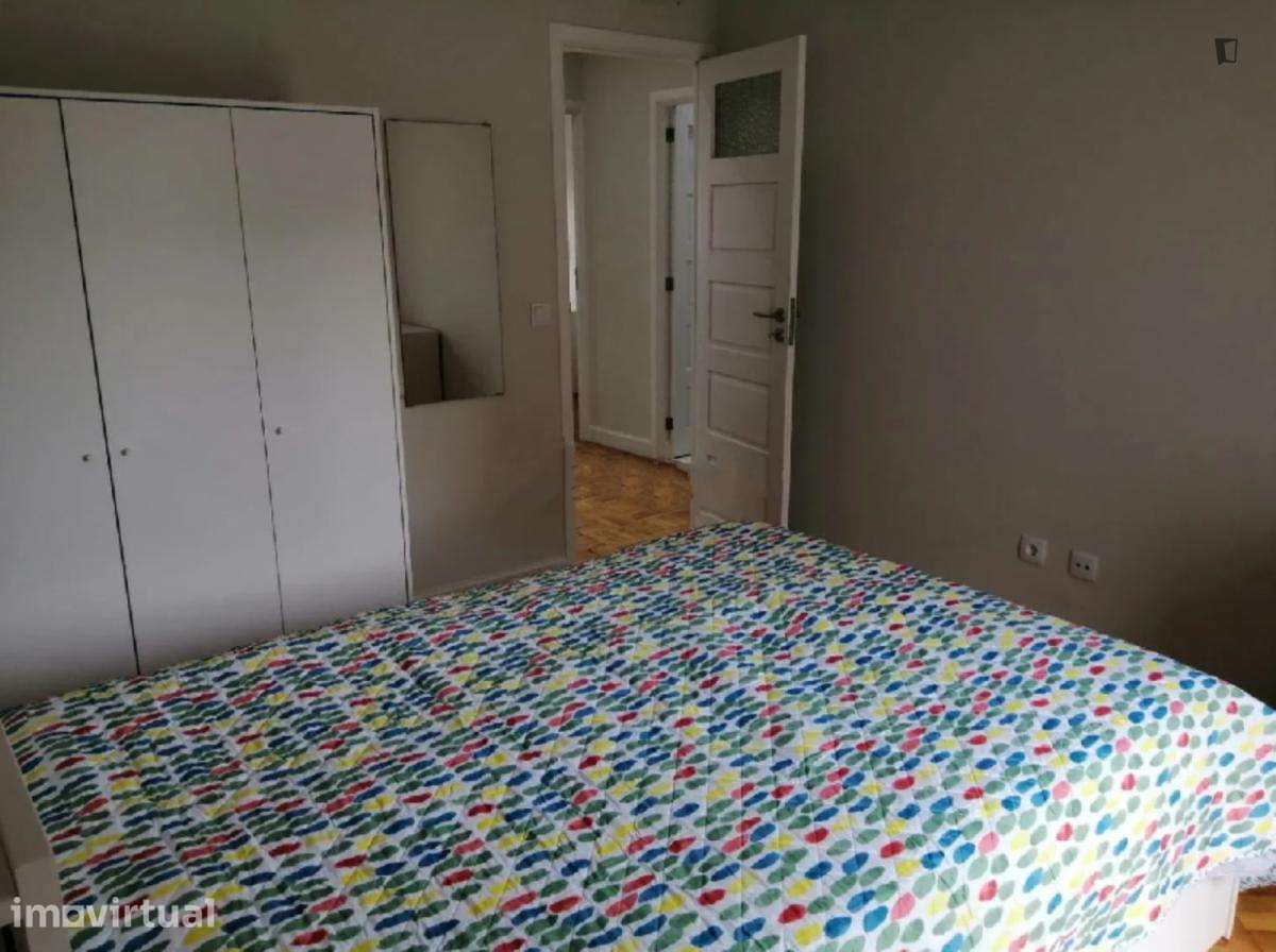 Casa com 5 quartos - localizado em Paranhos Porto - Grande imagem: 3/17