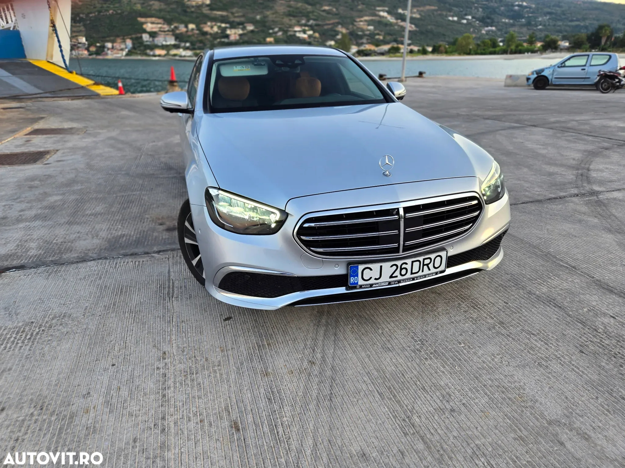 Mercedes-Benz E 220 d 4Matic T 9G-TRONIC - 8