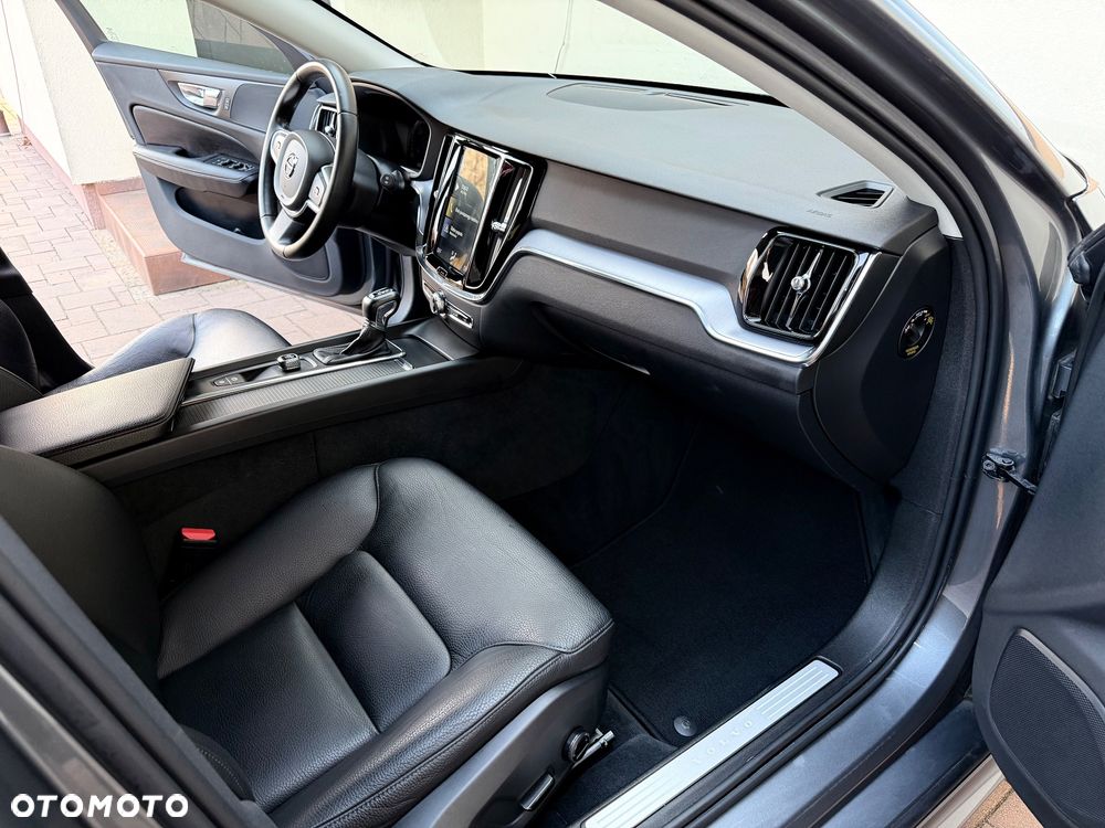 Volvo V60 D3 Momentum - 36