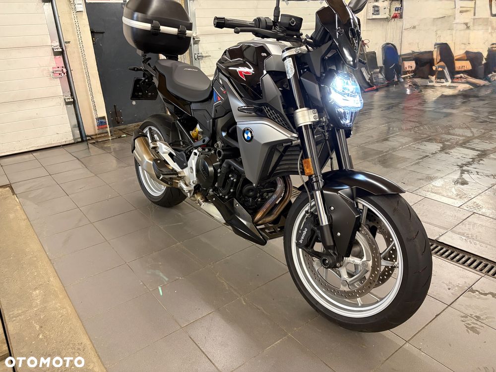 BMW F - 18