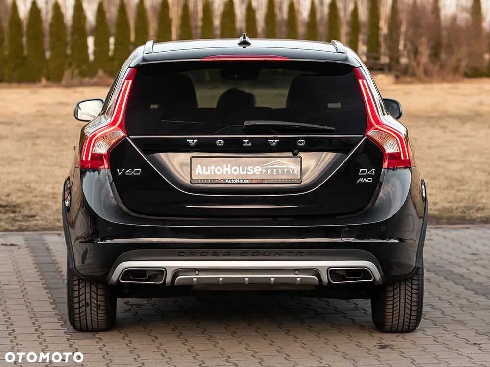 Volvo V60 Cross Country - 11