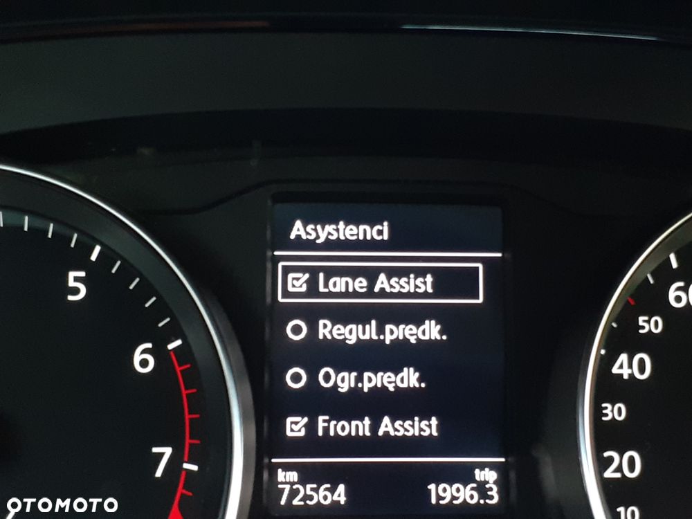 Volkswagen Passat - 12