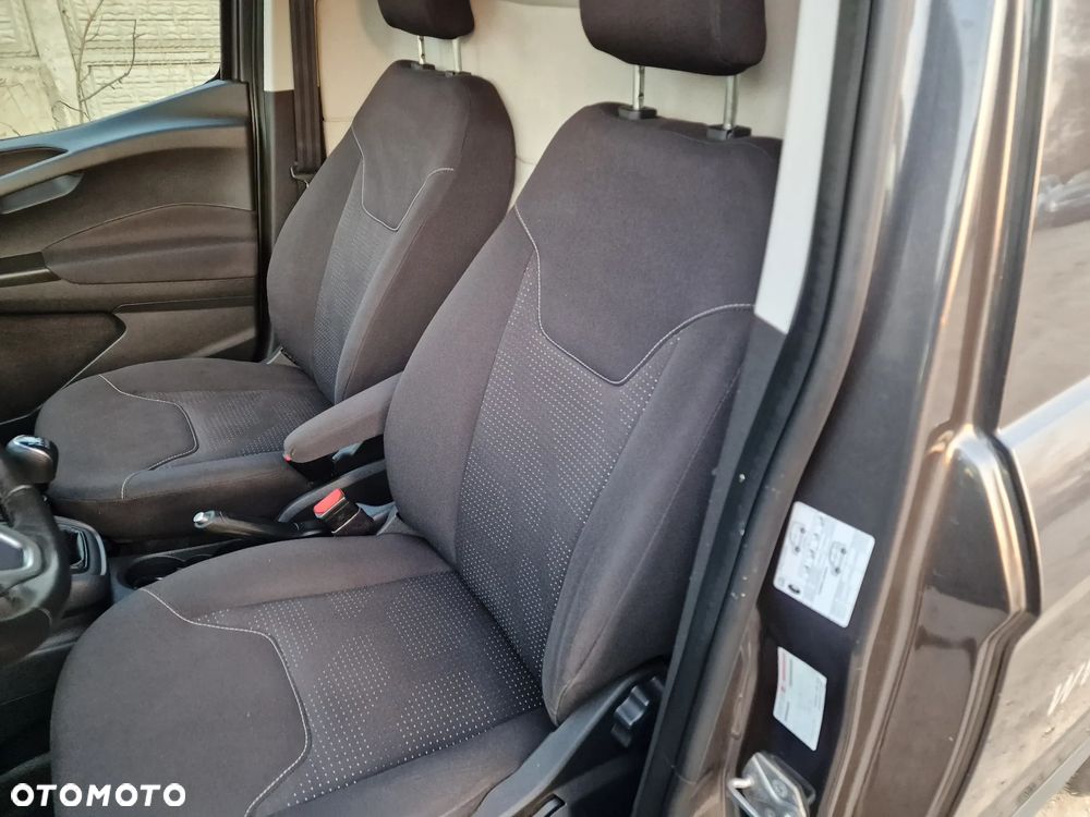 Ford Transit Courier - 11