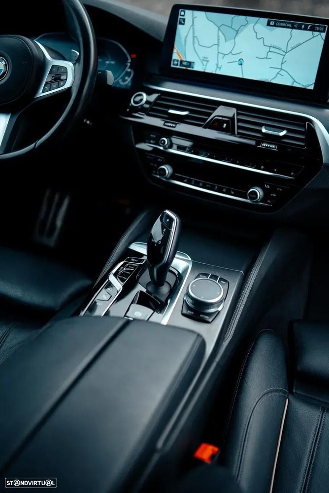 BMW 530 e Pack Desportivo M - 18