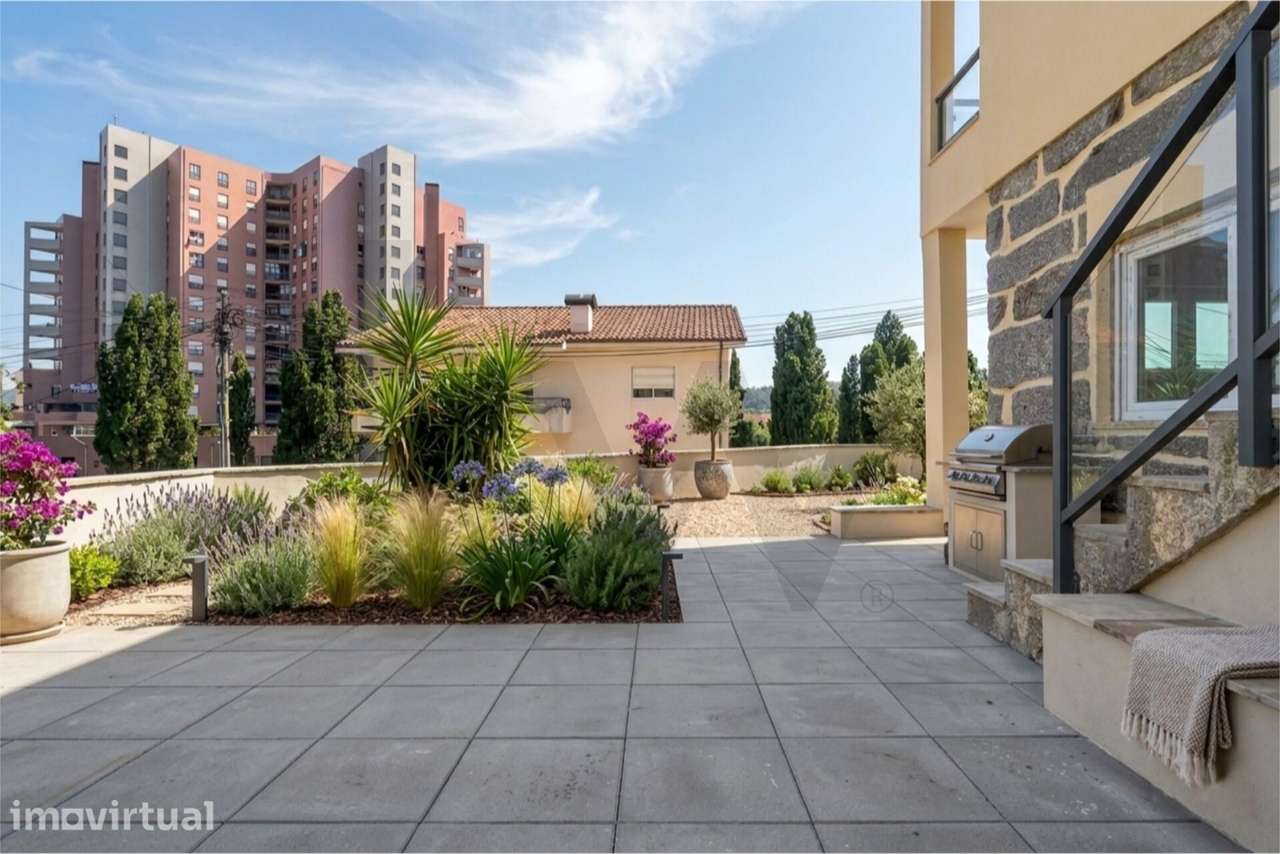 Andar Moradia T1+1 em renovação no centro de Valongo - Grande imagem: 3/37