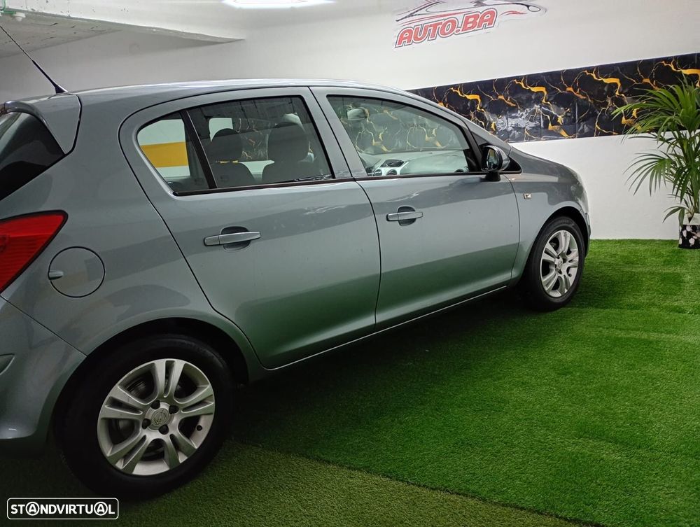 Opel Corsa 1.2 Cosmo - 19