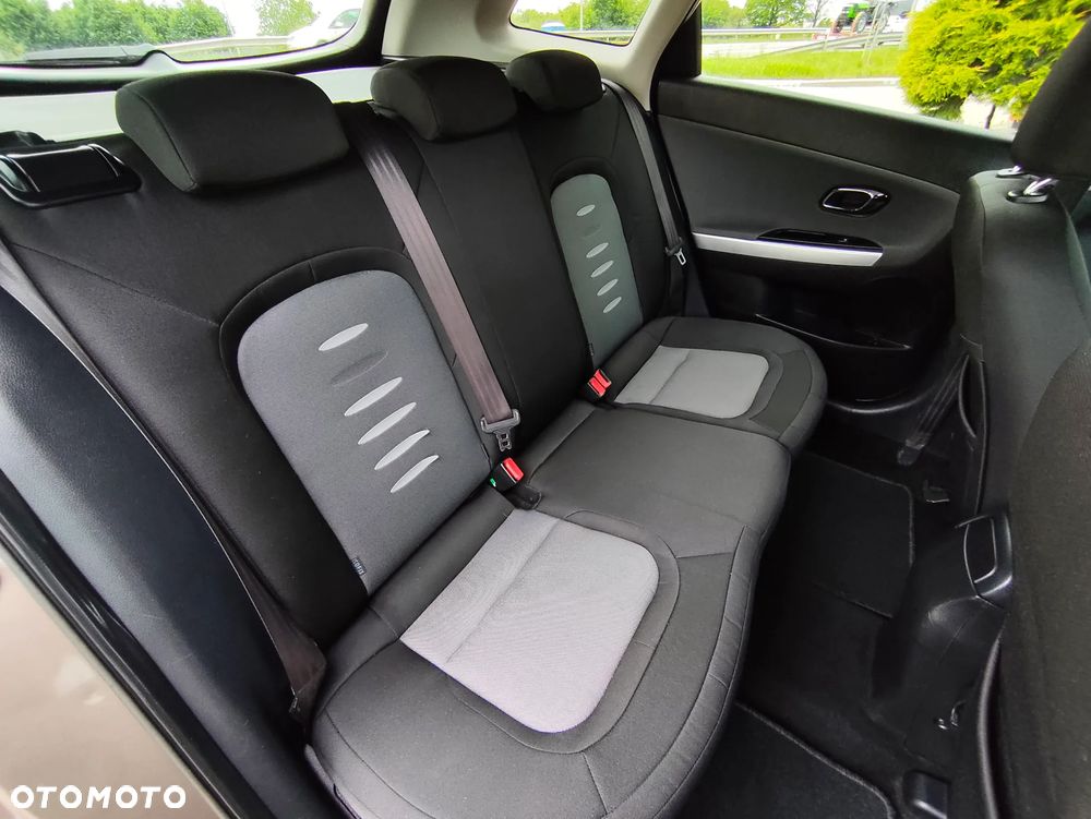 Kia Ceed 1.6 CRDi 128 Fifa World Cup Edition - 27