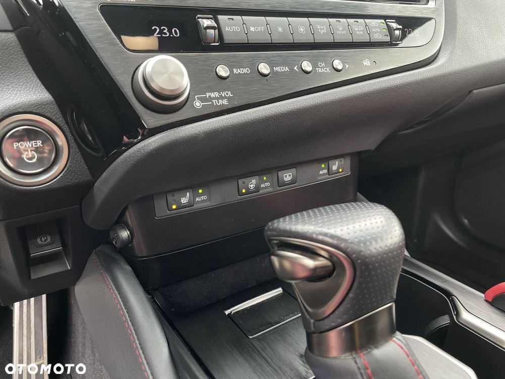 Lexus ES 300h F Sport Edition - 17