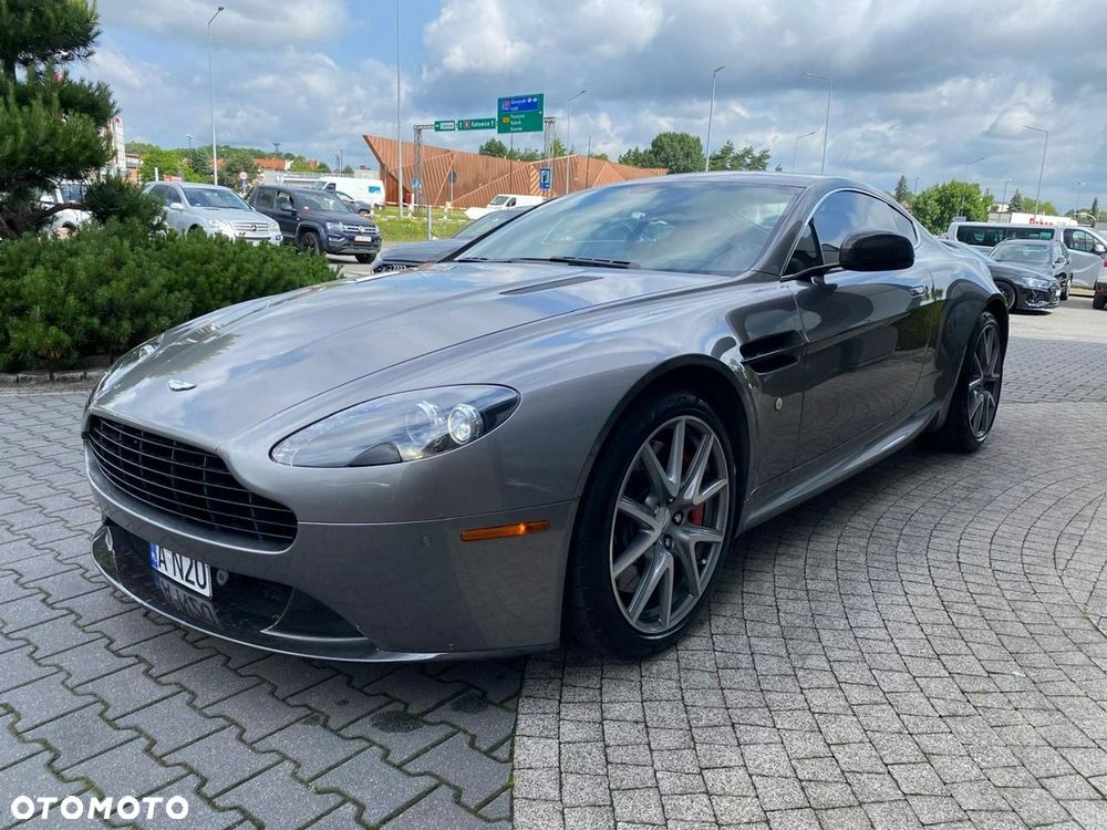 Aston Martin V8 Vantage - 2