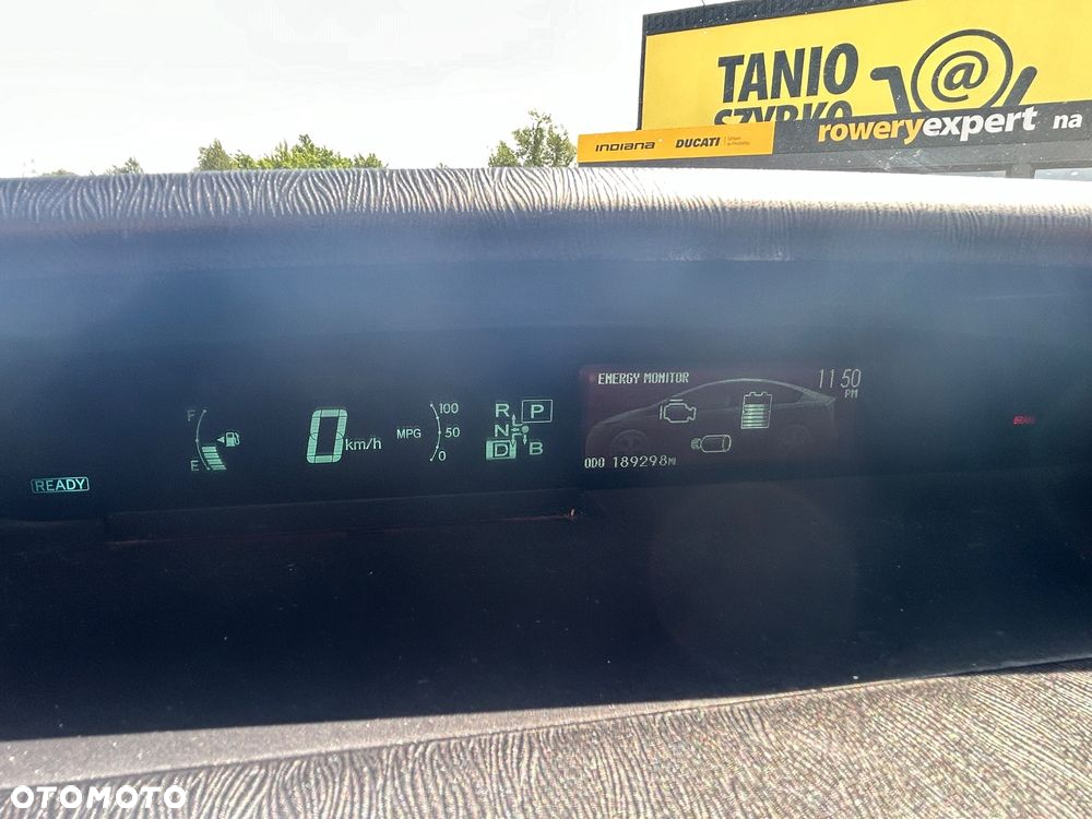 Toyota Prius (Hybrid) - 16