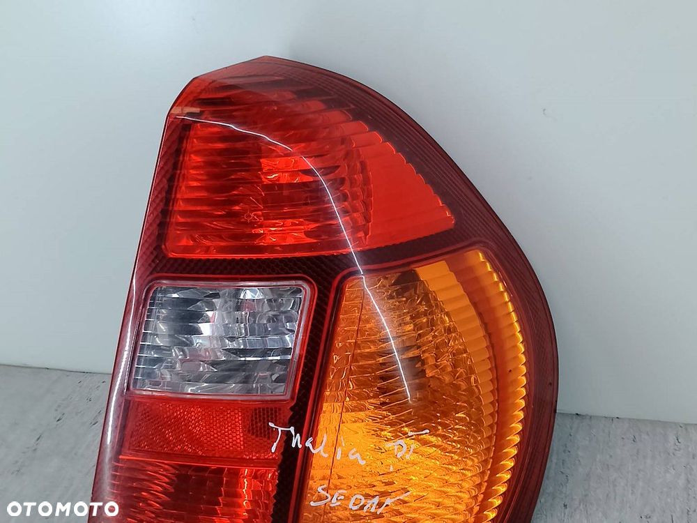 LAMPA TYLNA PRAWA RENAULT THALIA ( 01-08 ) SEDAN - 7