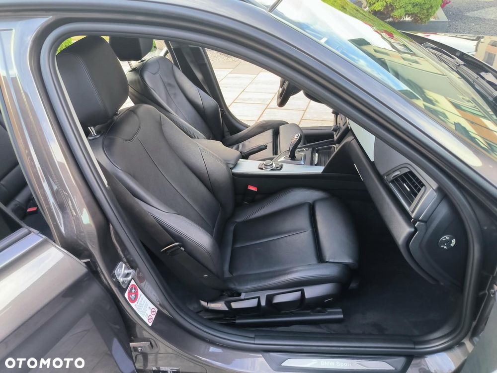 BMW Seria 3 335i xDrive Sport Line - 17