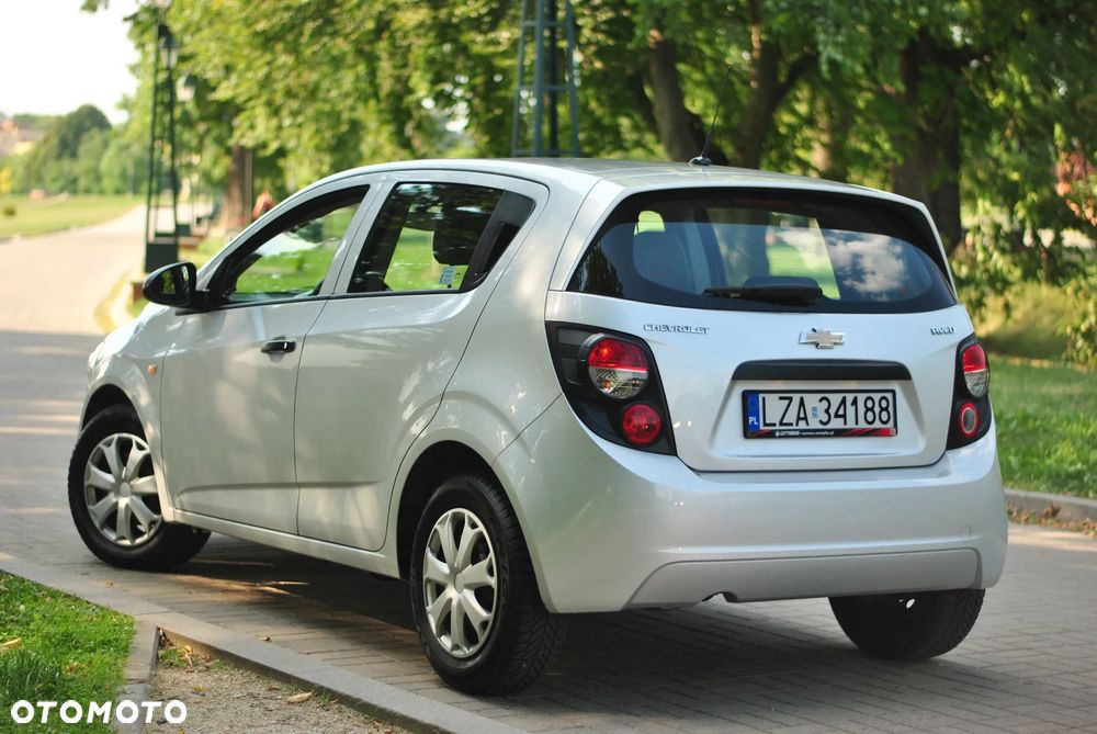 Chevrolet Aveo - 4
