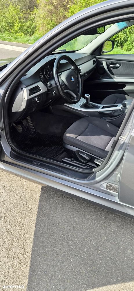 BMW Seria 3 320d DPF Efficient Dynamics Edition - 8