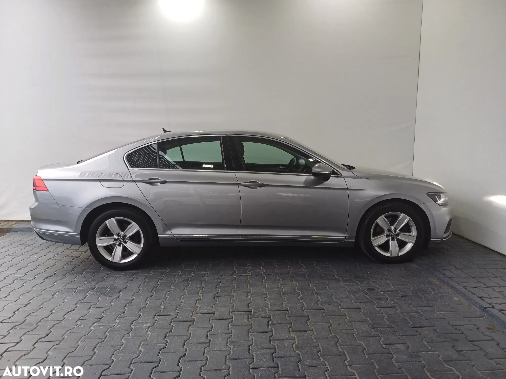 Volkswagen Passat 2.0 TDI DSG Highline - 34