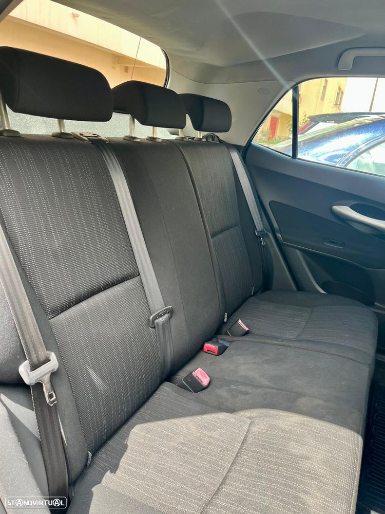 Toyota Auris 1.4 D-4D - 11