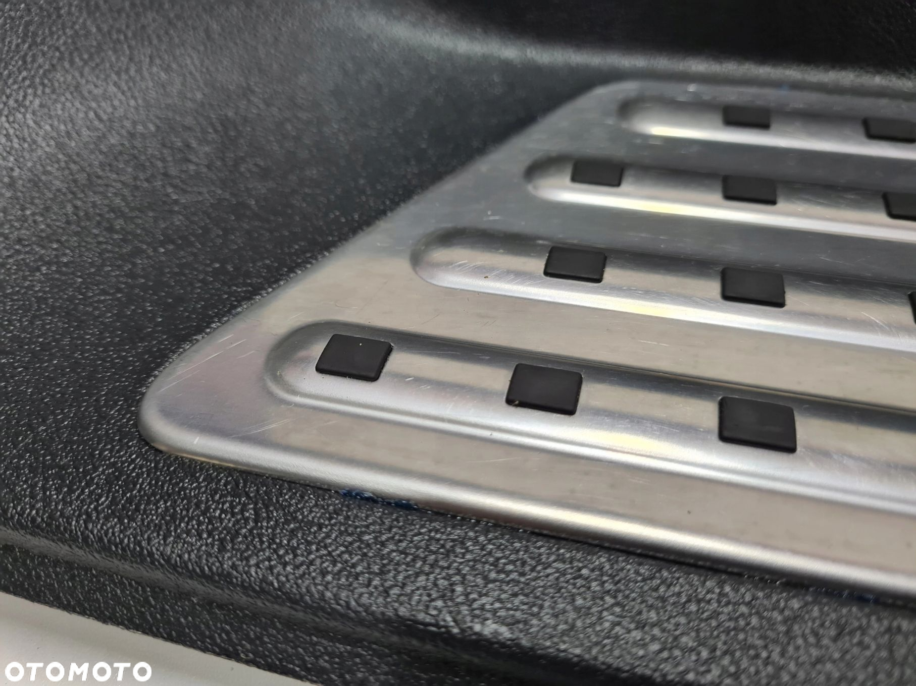 VW T6 CARAVELLE stopień próg drzwi przesuwnych PRAWY CHROM 7E5863725 - 3