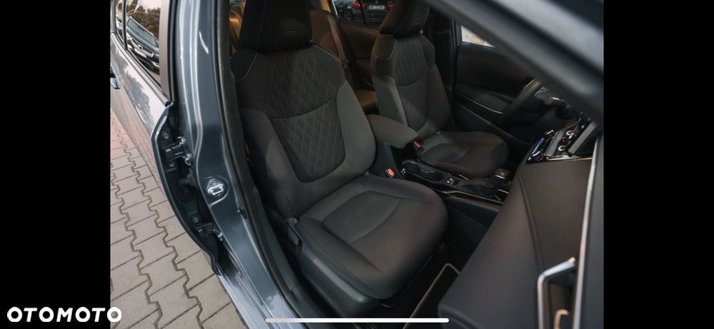 Toyota Corolla 1.8 Hybrid Comfort - 17